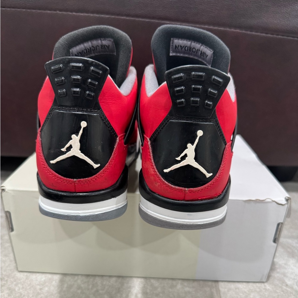 Size 8.5 - Jordan 4 Retro Toro Bravo 2013 - Picture 4 of 7